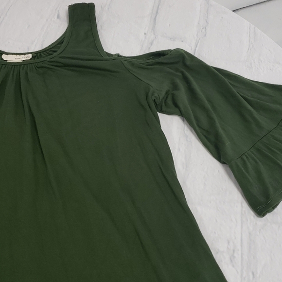 TRU Self Cold Shoulder Tunic Bell Sleeve Green EUC - Picture 10 of 12